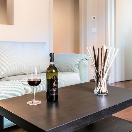 Hostly - La Pera Suite Apartment - 2 Bedrooms, Full Center 比萨 外观 照片